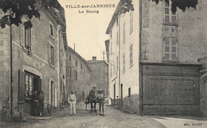 69-Ville-sur_Jarnioux-le-bourg-1931.jpg
