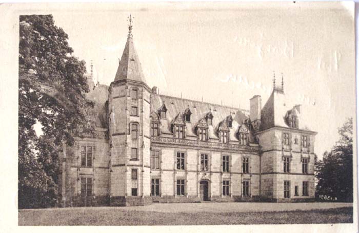 71-ST-BONNET-DE-JOUX-Chateau-de-Chaumont-8.jpg