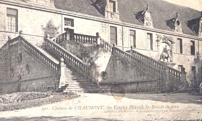 71-ST-BONNET-DE-JOUX-Chateau-de-Chaumont-ecuries.jpg